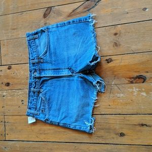 Levi's cutoffs, 34